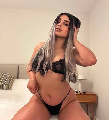 Sexy whore !