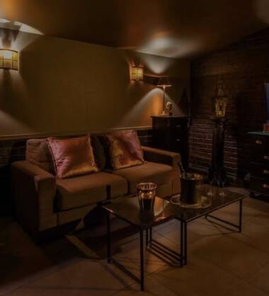 7/7 Machiavelly Salon & Lounge