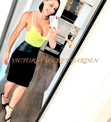 Victoria SECRET GARDEN