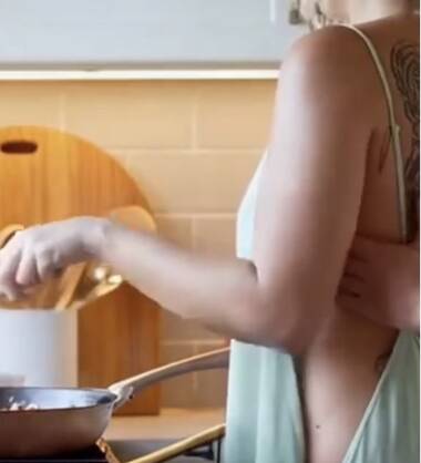 Le voisin pervers est de retour