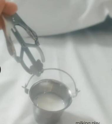 Le voisin pervers est de retour