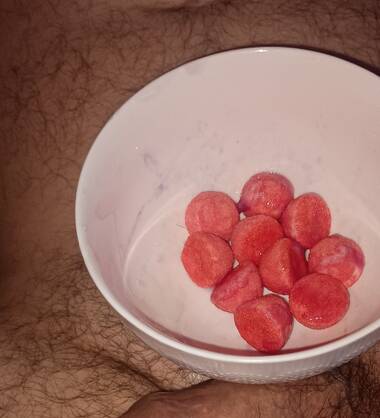 Le voisin pervers est de retour