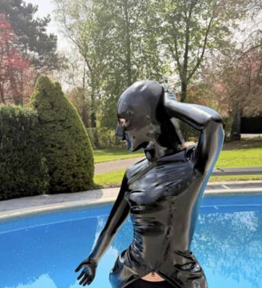 Le voisin pervers est de retour