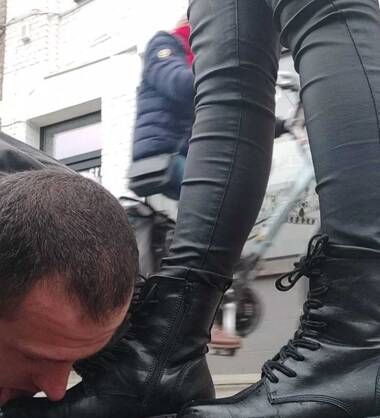 Le voisin pervers est de retour