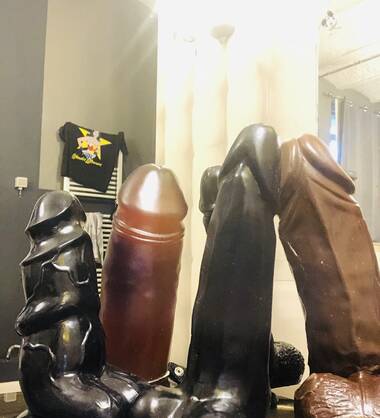 DIVINA TRANSEX  FISTS  and TOYS