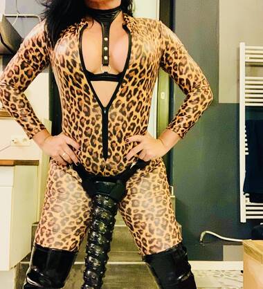 DIVINA TRANSEX  FISTS  and TOYS