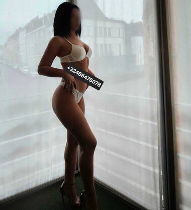 Alina Holsbeek full service