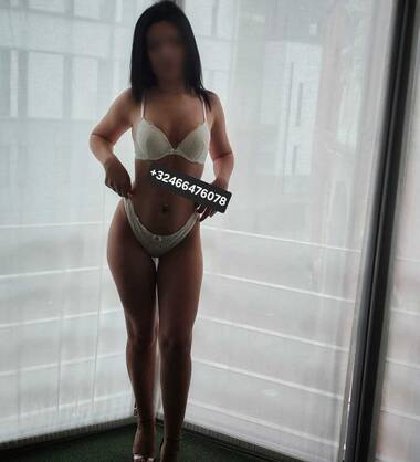 Alina Holsbeek full service