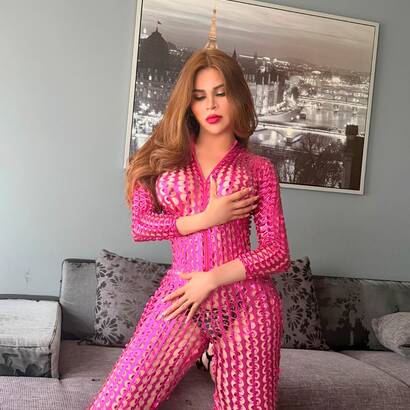 Valeria transexual Party girl