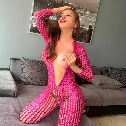 Valeria transexual Party girl