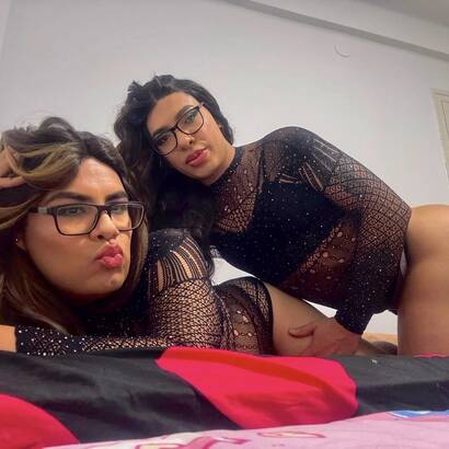 Transseksueel trio vol melk