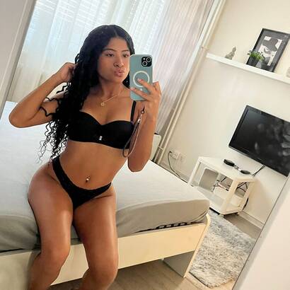 I\'m a sexy, petite girl