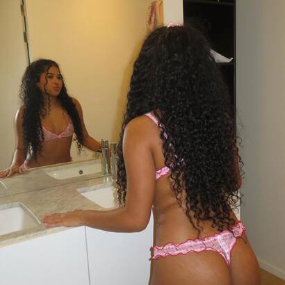 I\'m a sexy, petite girl