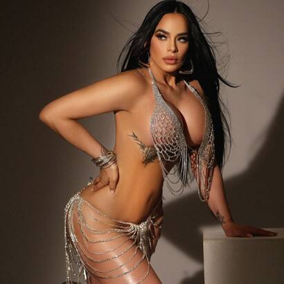 Vicky new latina in town