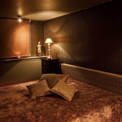 7/7 Machiavelly Salon & Lounge