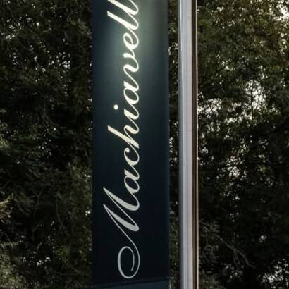 7/7 Machiavelly Salon & Lounge