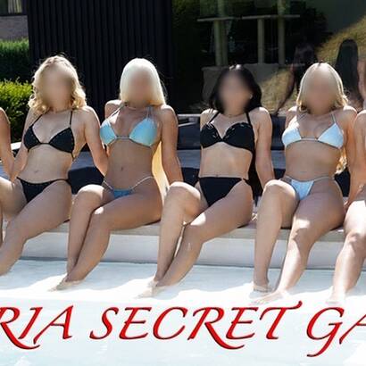 Victoria SECRET GARDEN