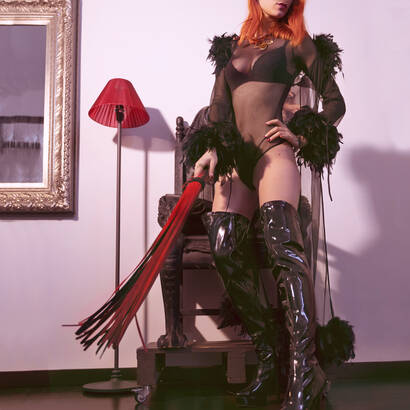 DOMINATRIX ISIS SNAKKE