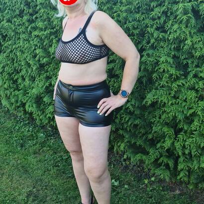 Hagelandse milf ontvangt prive