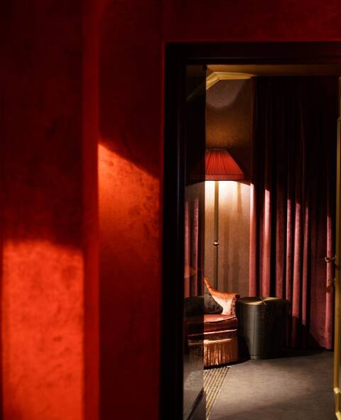 SCARLET LOVE  HOTEL OPEN