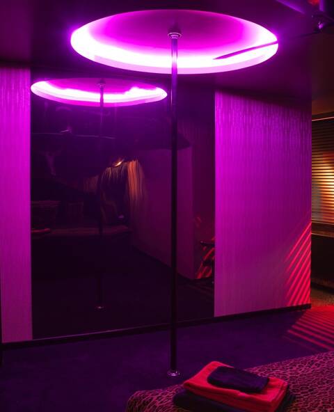 SCARLET LOVE  HOTEL OPEN