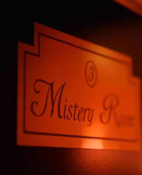 SCARLET LOVE  HOTEL OPEN