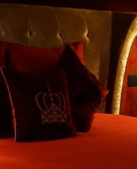 SCARLET LOVE  HOTEL OPEN