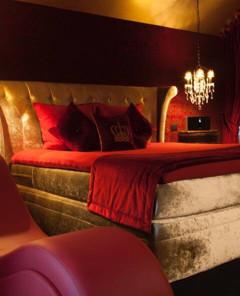 SCARLET LOVE  HOTEL OPEN