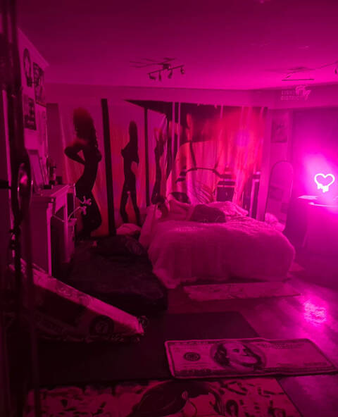 YOUR FAVOURITE CUMSLUT