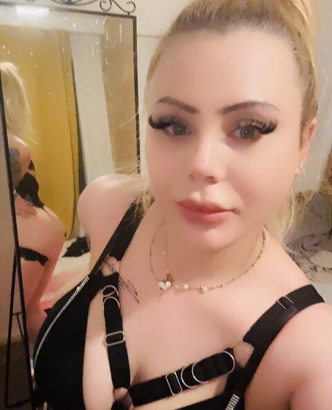 Adelina perfect lady for gentlemen