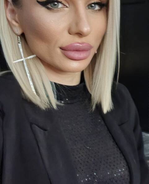 Laura de 20:00 a 04:00