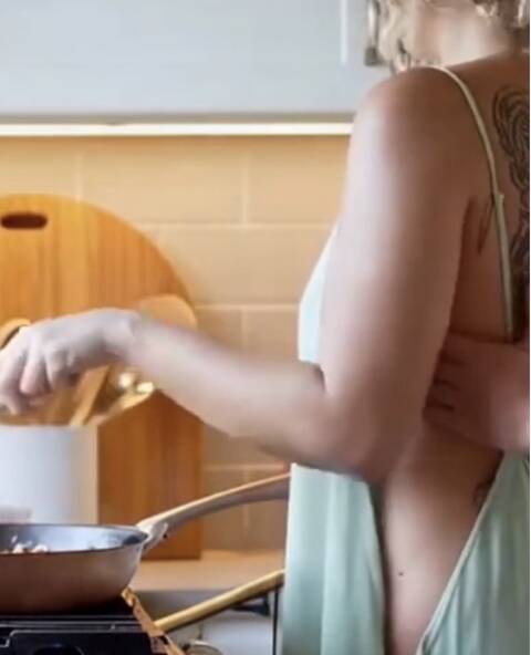 Le voisin pervers est de retour