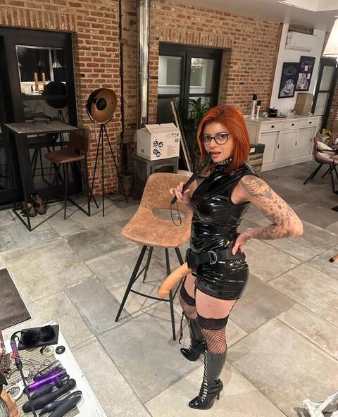 FREYA Dominatrix