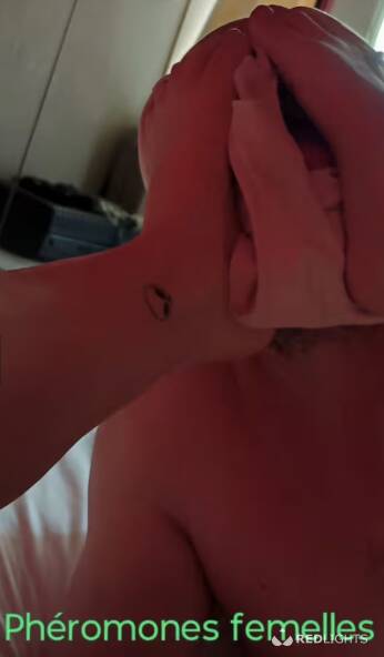 Le voisin pervers est de retour