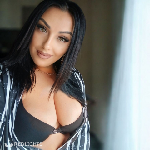 Julia  hot