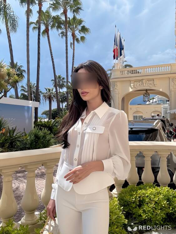 Escort Julia Lianne