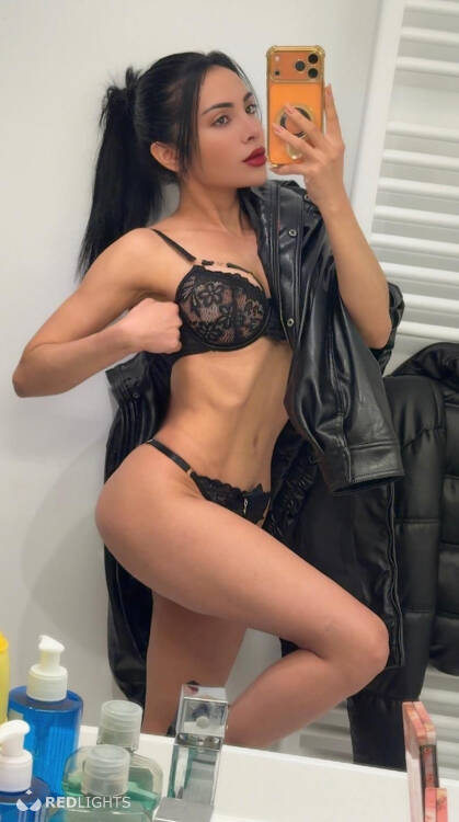 Privé ontvangst Anitta Petite