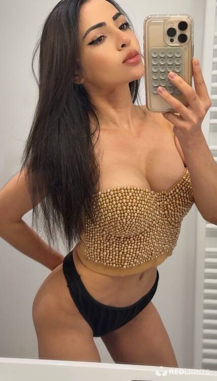 Privé ontvangst Anitta Petite