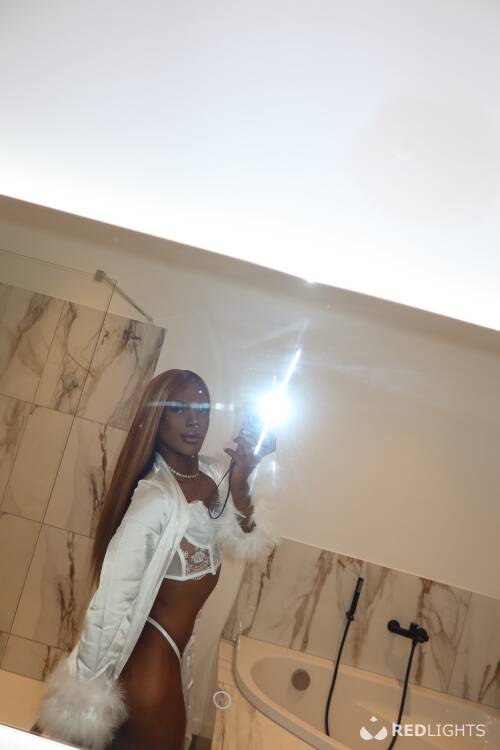 Priv&eacute; ontvangst LUNA CARTIEL