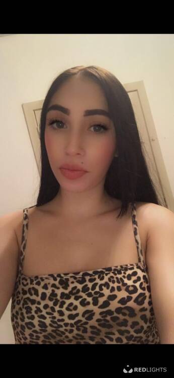 Escort Selina