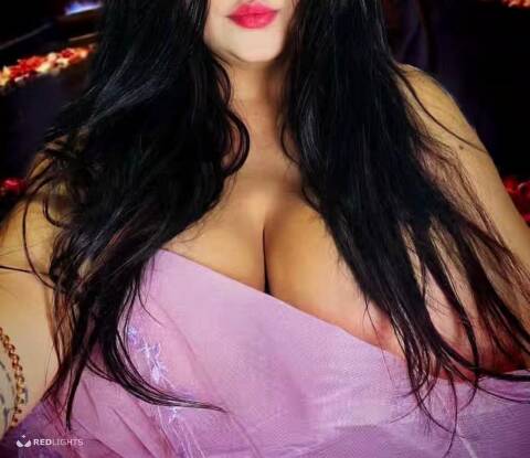 Privé ontvangst EMILLY LA DÉESSE DE L\'ANAL