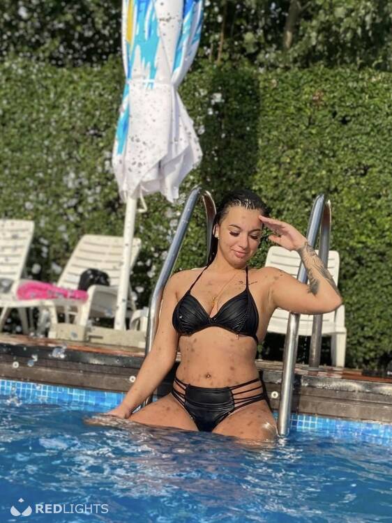 Escort Iza