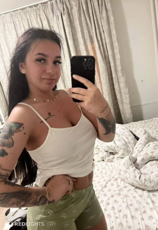 Escort Iza