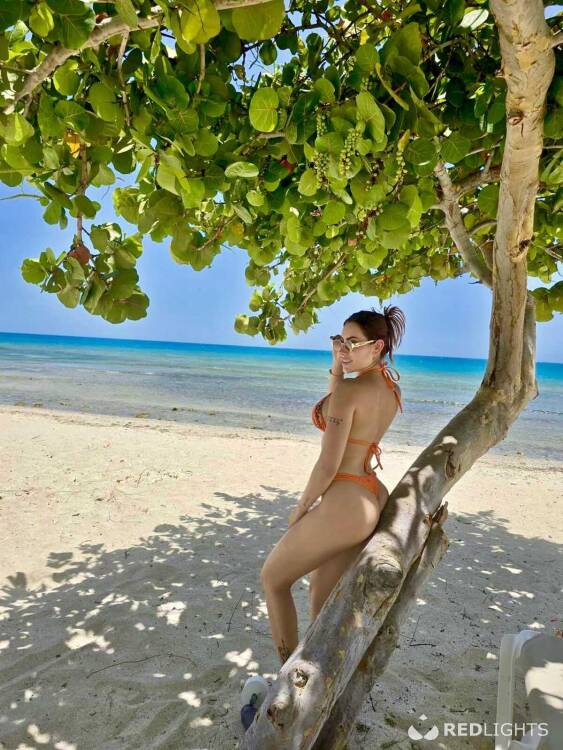 Priv&eacute; ontvangst Sofa xxx sexy