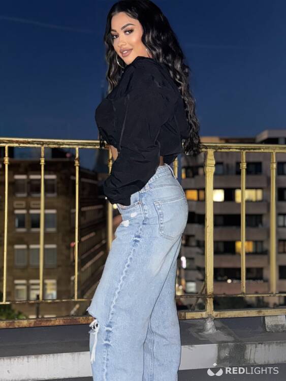 Escort Raisa