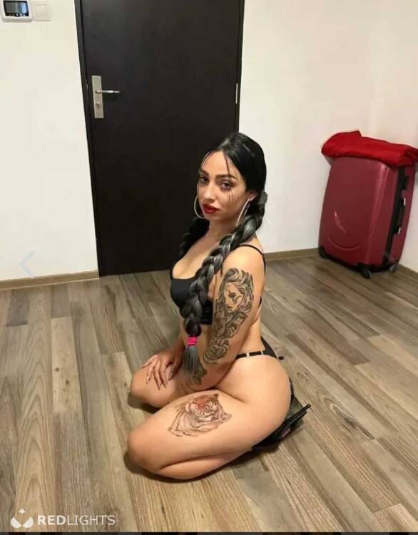 Escort Adelina