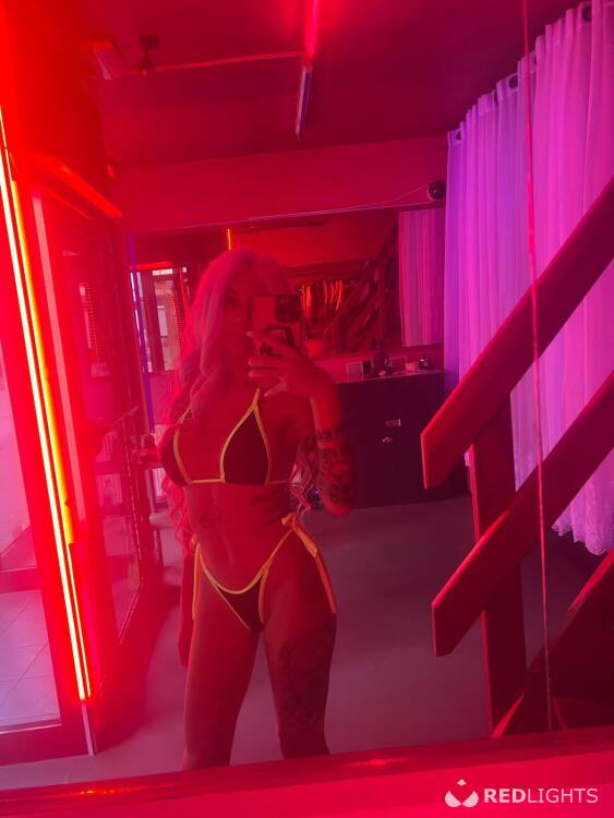 Escort Adina