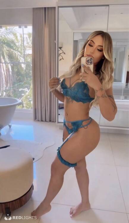 Priv&eacute; ontvangst Júlia