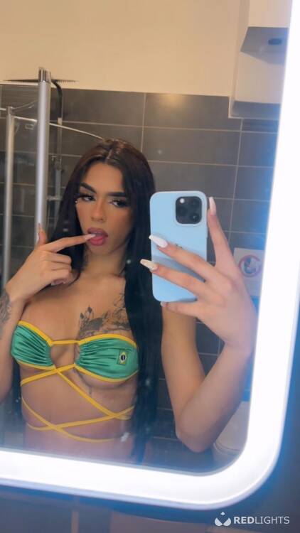 Escort Lavinya chienne