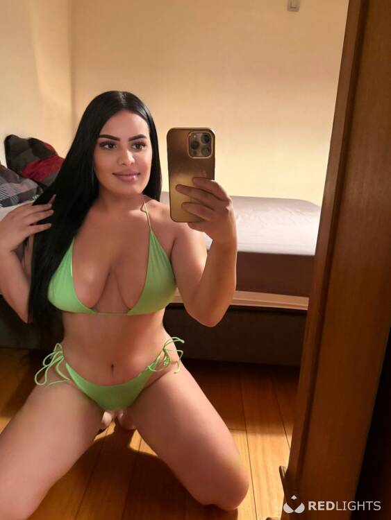 Priv&eacute; ontvangst New Cristina full services without condom